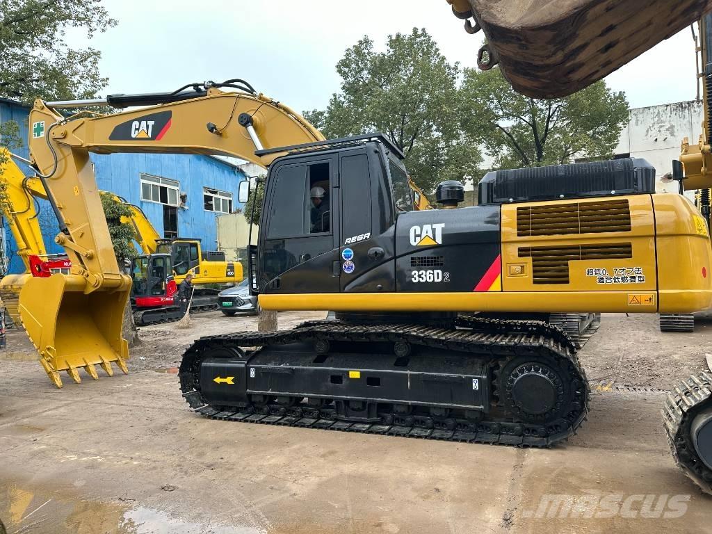 CAT 336 D2 حفارات زحافة