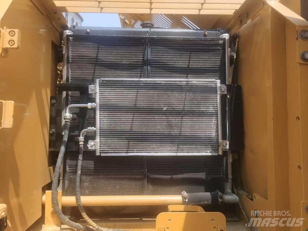 CAT 320 C L حفارات زحافة