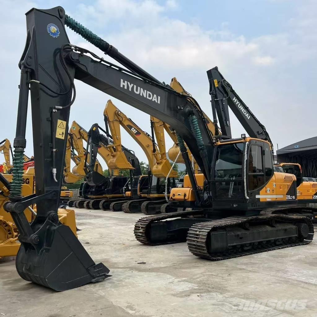 Hyundai R220LC-9S حفارات وسط 7 طن - 12 طن
