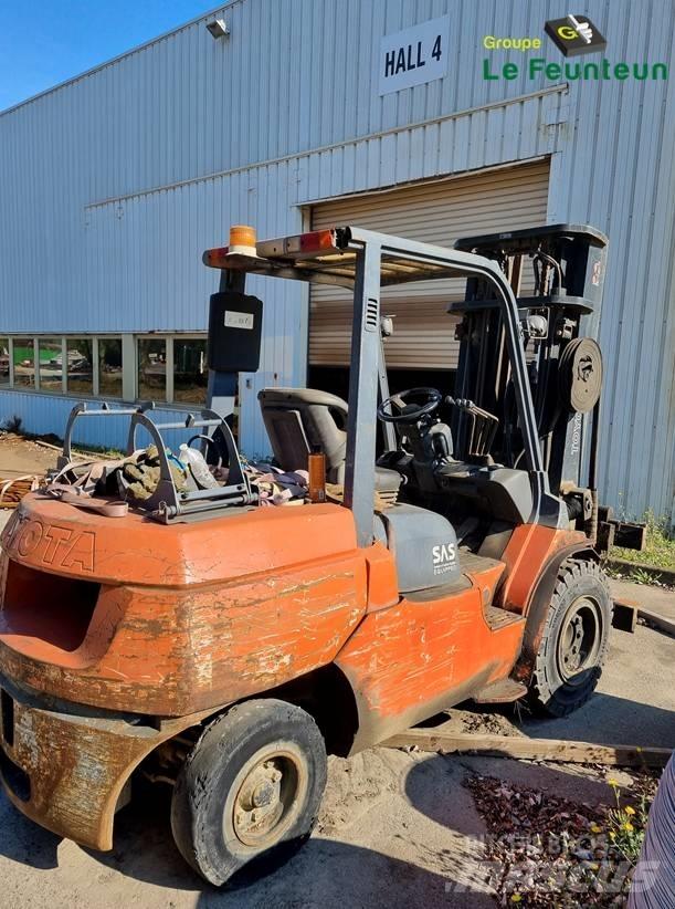Toyota 02-7 FG A 50 شاحنات LPG