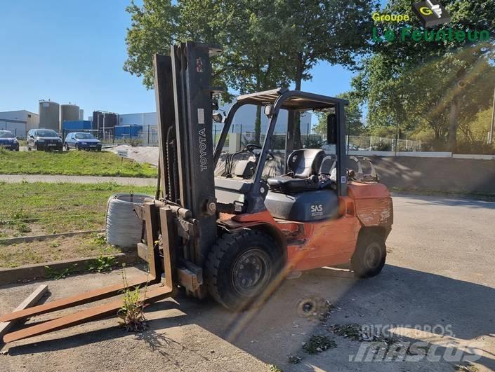 Toyota 02-7 FG A 50 شاحنات LPG