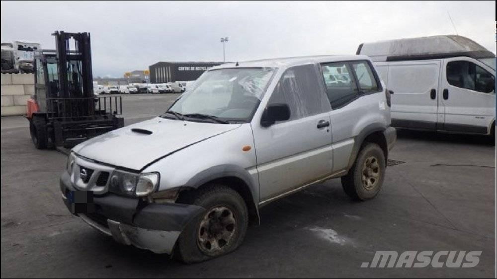 Nissan Terrano II سيارات