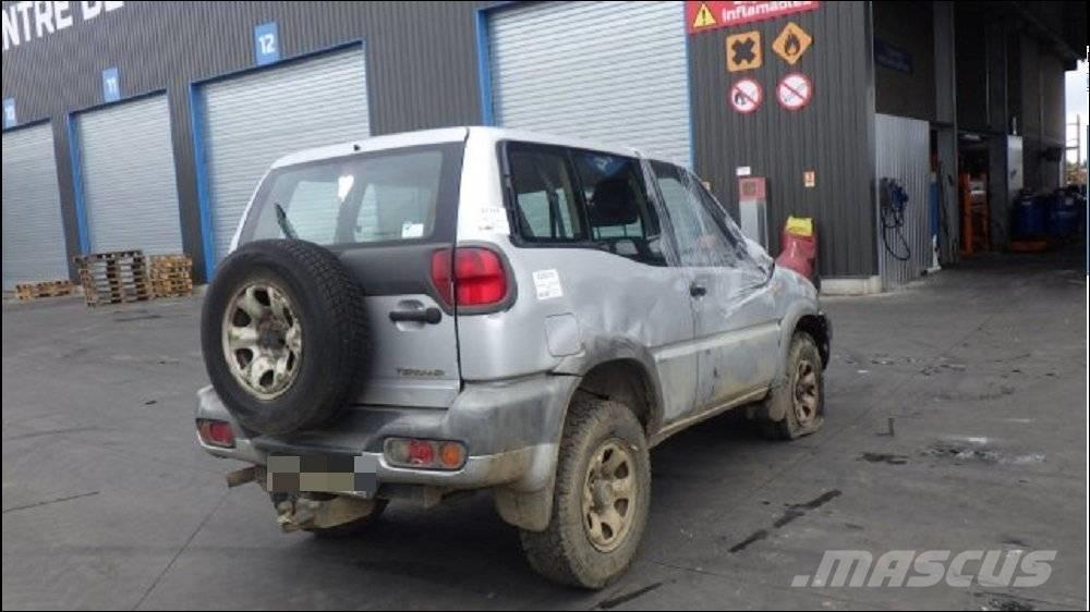 Nissan Terrano II سيارات