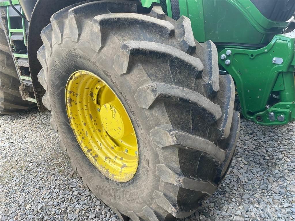 John Deere 6250R الجرارات