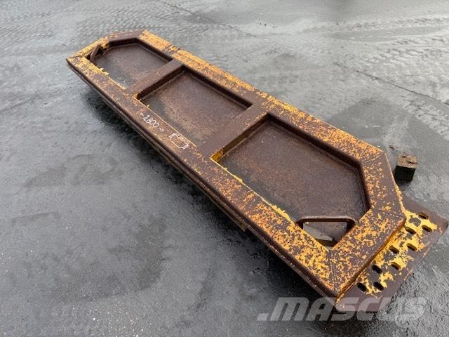 CAT TAILGATE ساحبات مفصلية