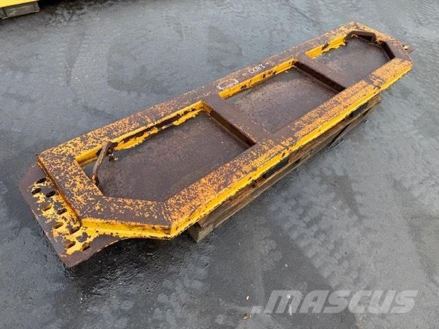 CAT TAILGATE ساحبات مفصلية