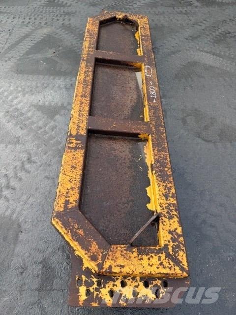 CAT TAILGATE ساحبات مفصلية