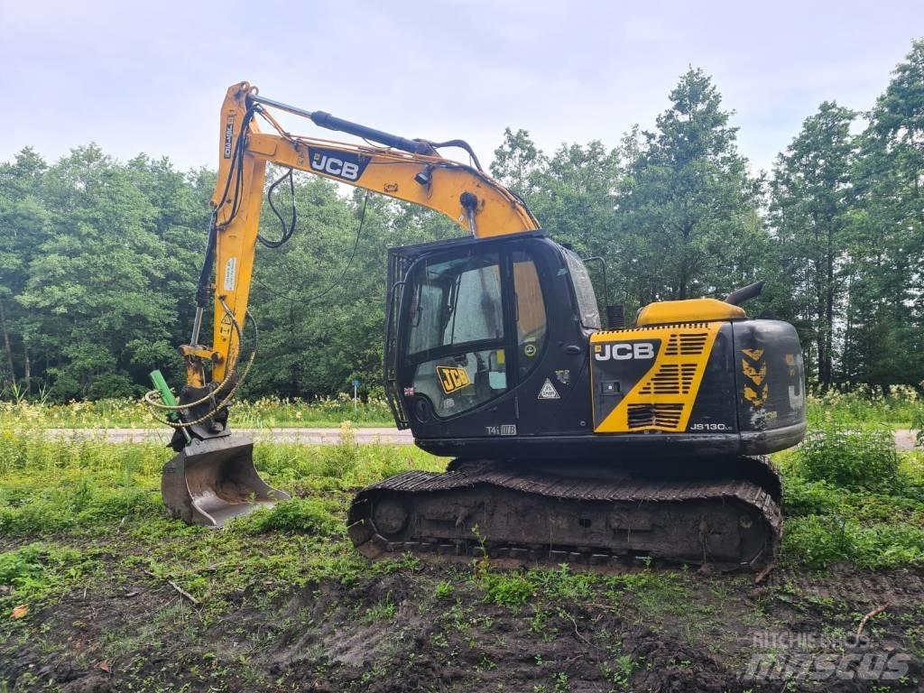 JCB JS 130 LC حفارات زحافة