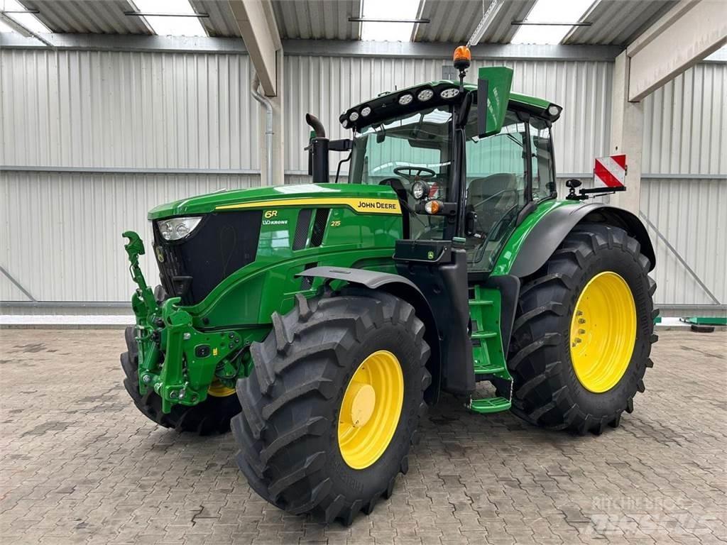 John Deere 6R 215 الجرارات