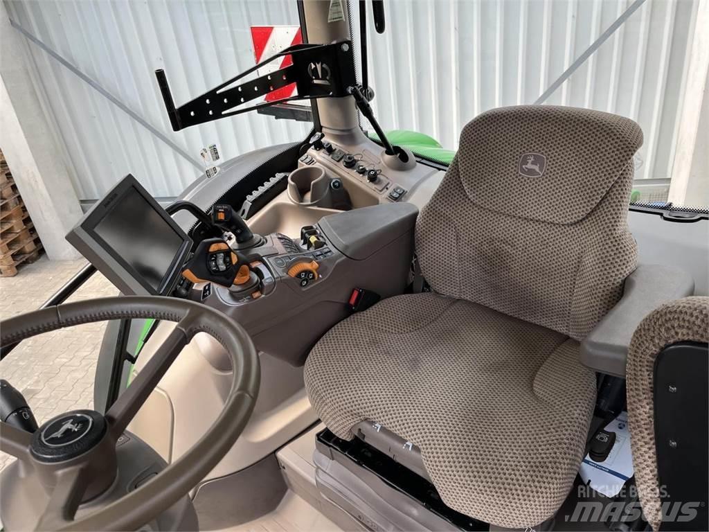 John Deere 6R 215 الجرارات