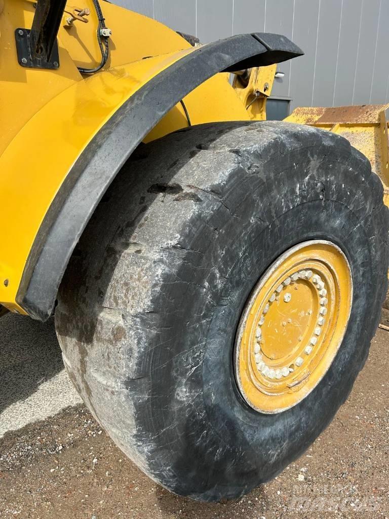 CAT 980 M لوادر بعجل