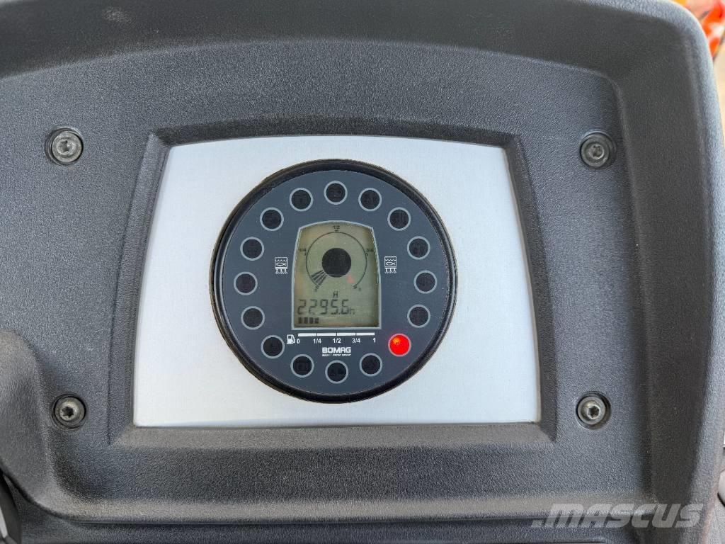 Bomag BW 154 AP-4 مداحل ثنائية الاسطوانة