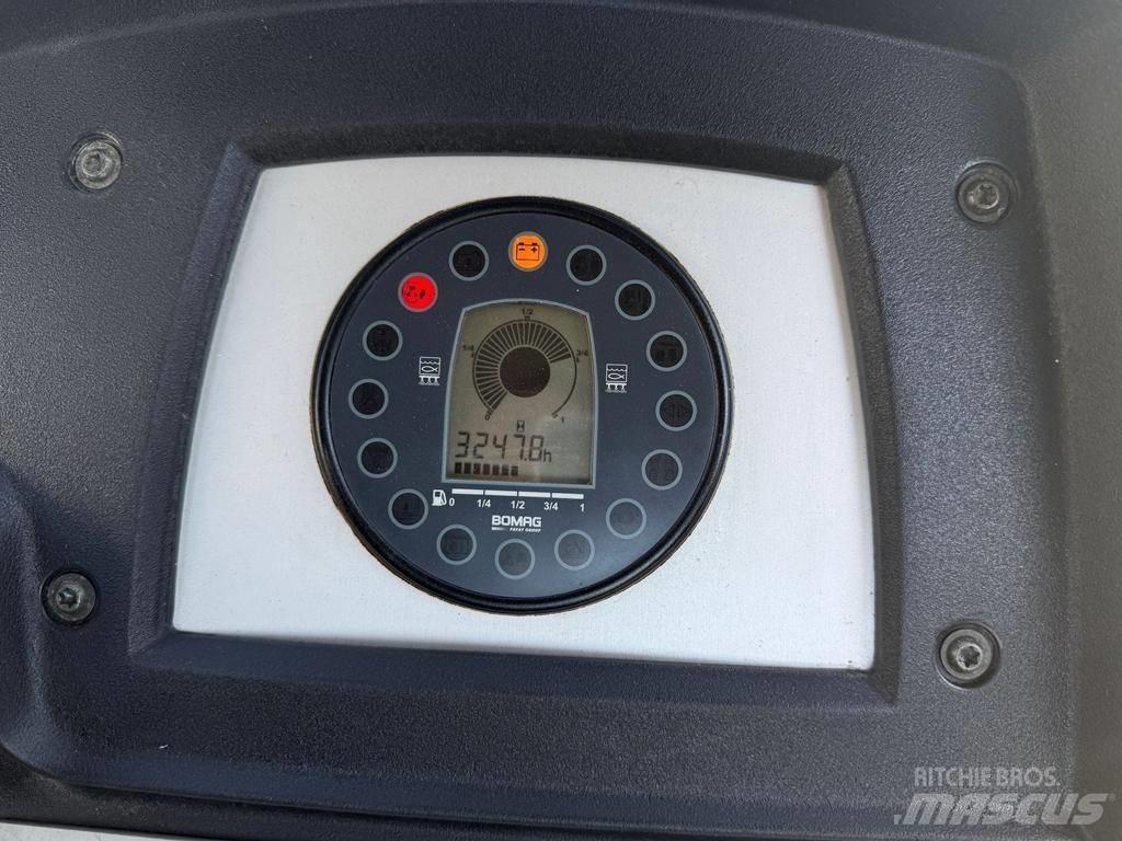 Bomag BW 154 AP-4 مداحل ثنائية الاسطوانة