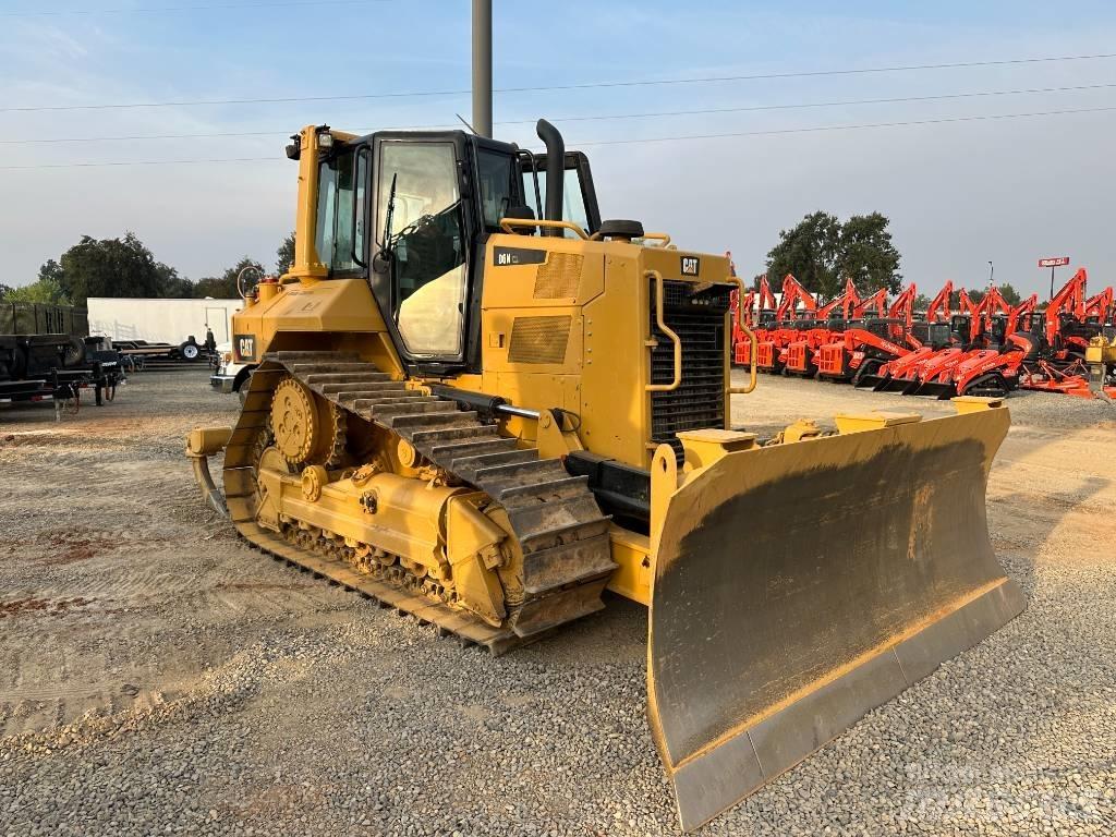 CAT D 6 N XL بلدوزرات مجنزرة