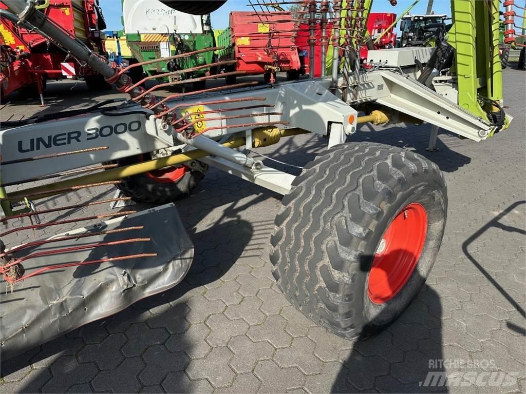 CLAAS Liner 3000 معدات حصد