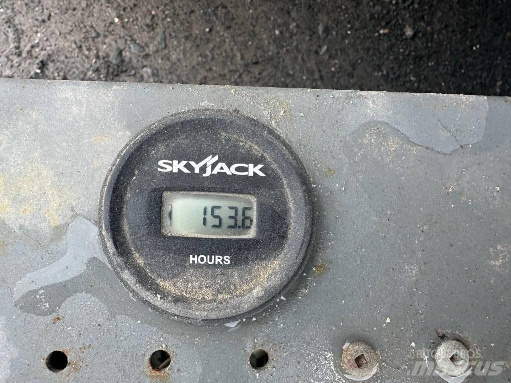 SkyJack SJ 3219 رافعات مقصية الشكل