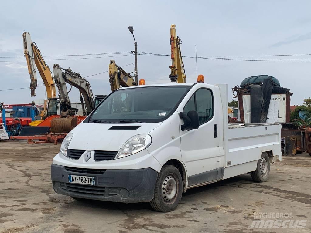 Renault Trafic شاحنة مقفلة