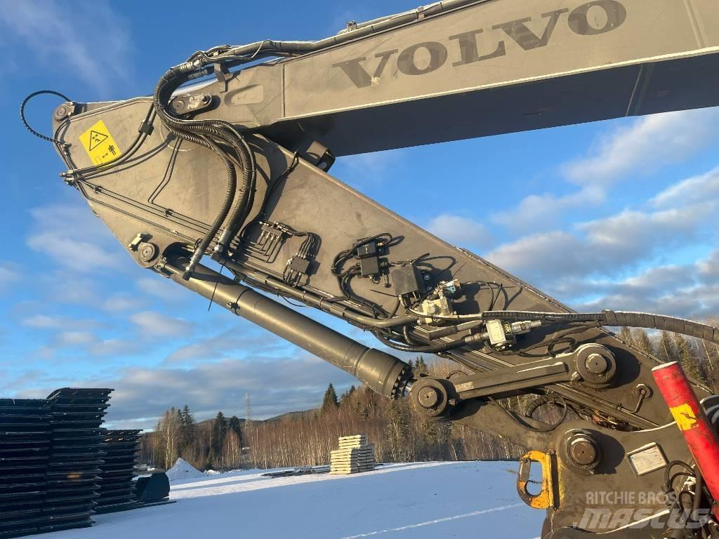 Volvo EC 250 D L حفارات زحافة