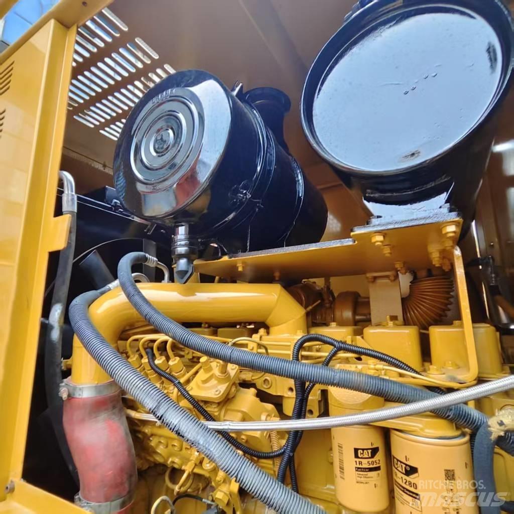 CAT 120 H معدات تمهيد الطرق