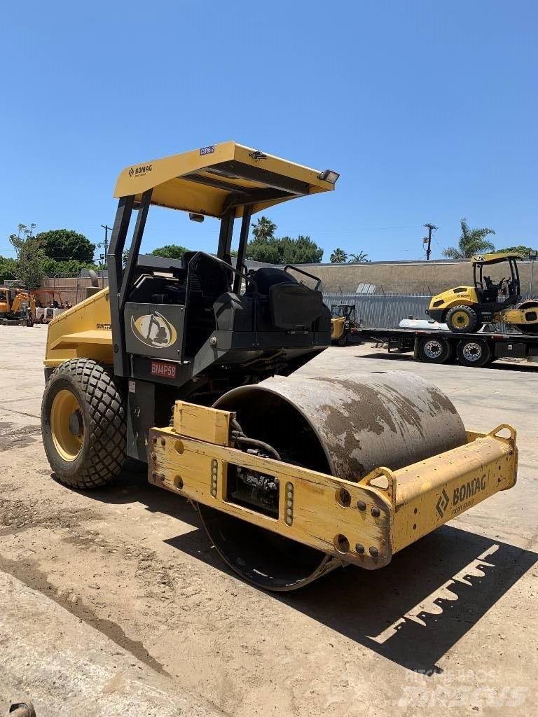 Bomag BW 177DH-50 مداحل أحادية الأسطوانة