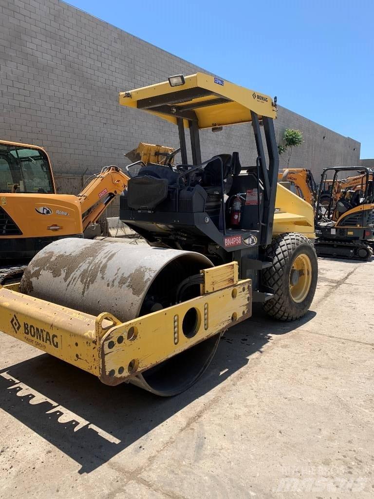 Bomag BW 177DH-50 مداحل أحادية الأسطوانة