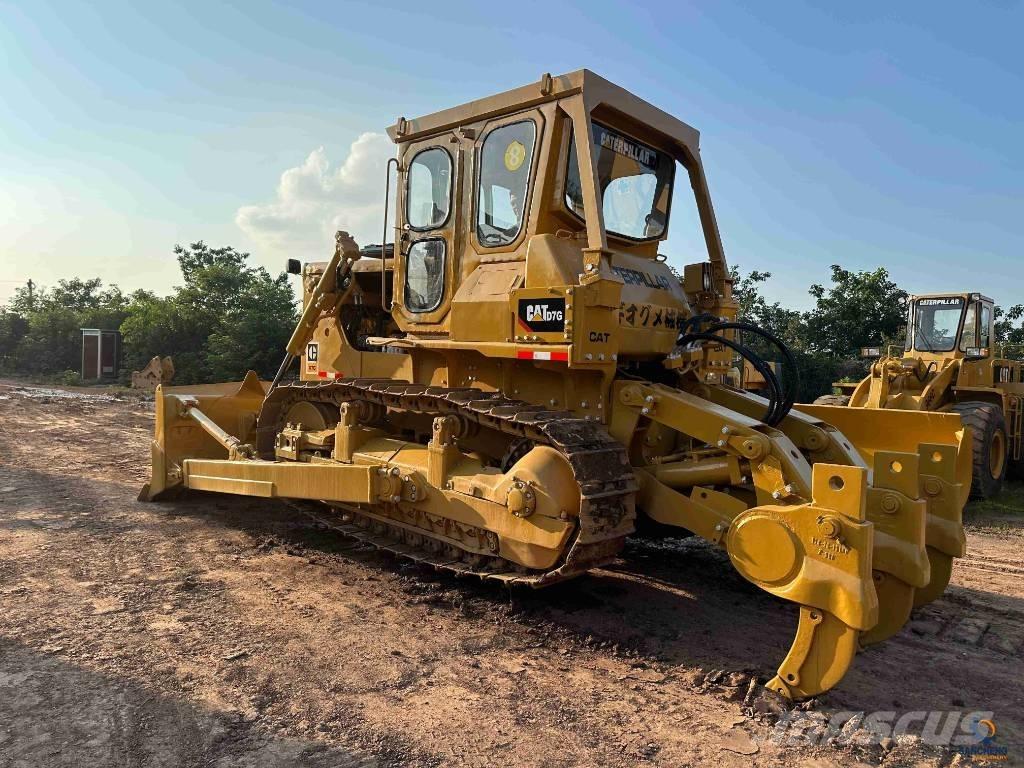CAT D 7 G بلدوزرات مجنزرة