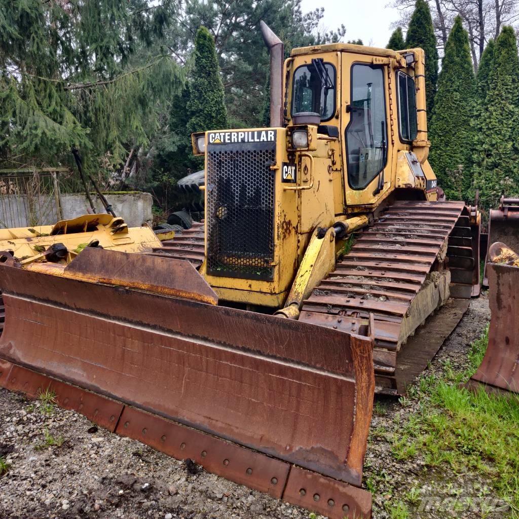 CAT D 4 H LGP بلدوزرات مجنزرة