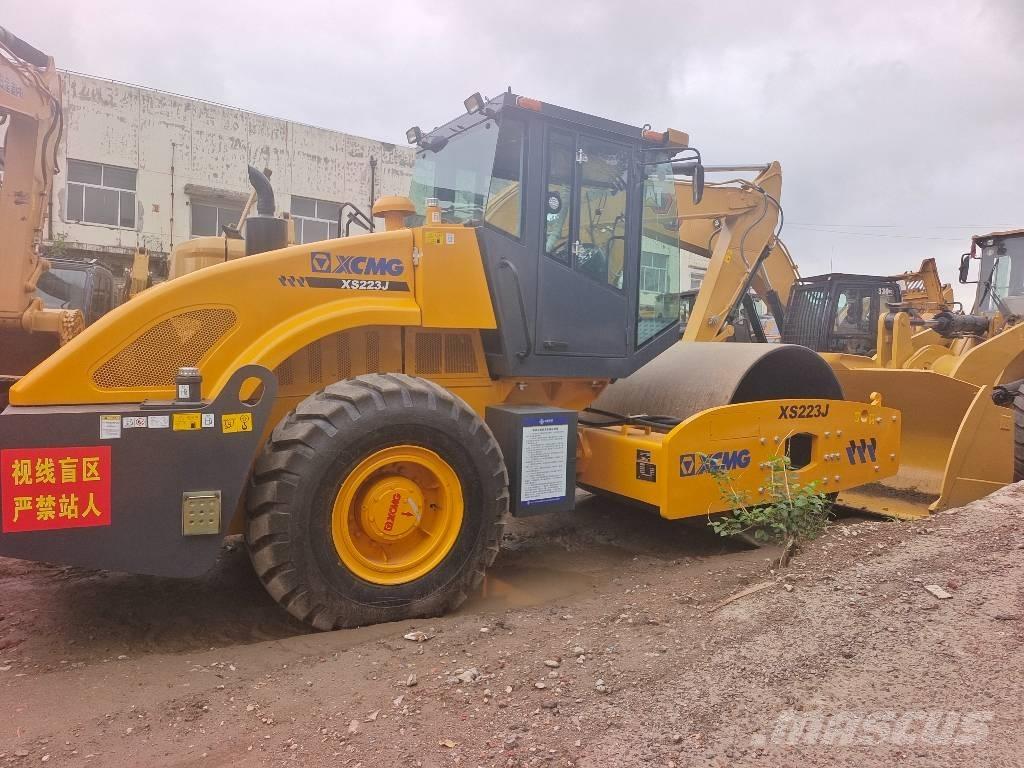 XCMG XS223J مداحل أحادية الأسطوانة