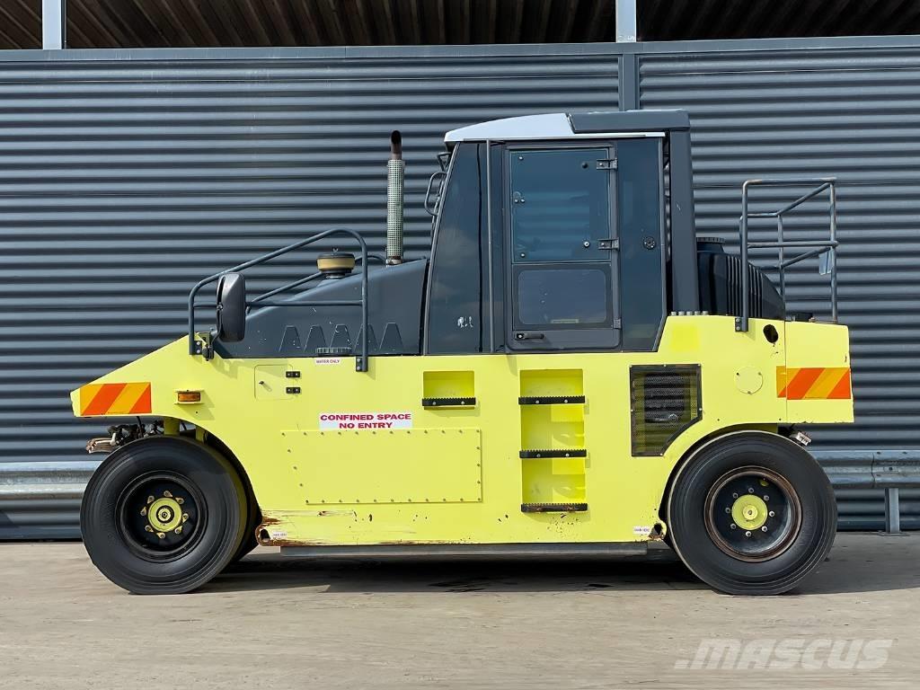 Ammann AP 240 مداحل ذات إطارات هوائية