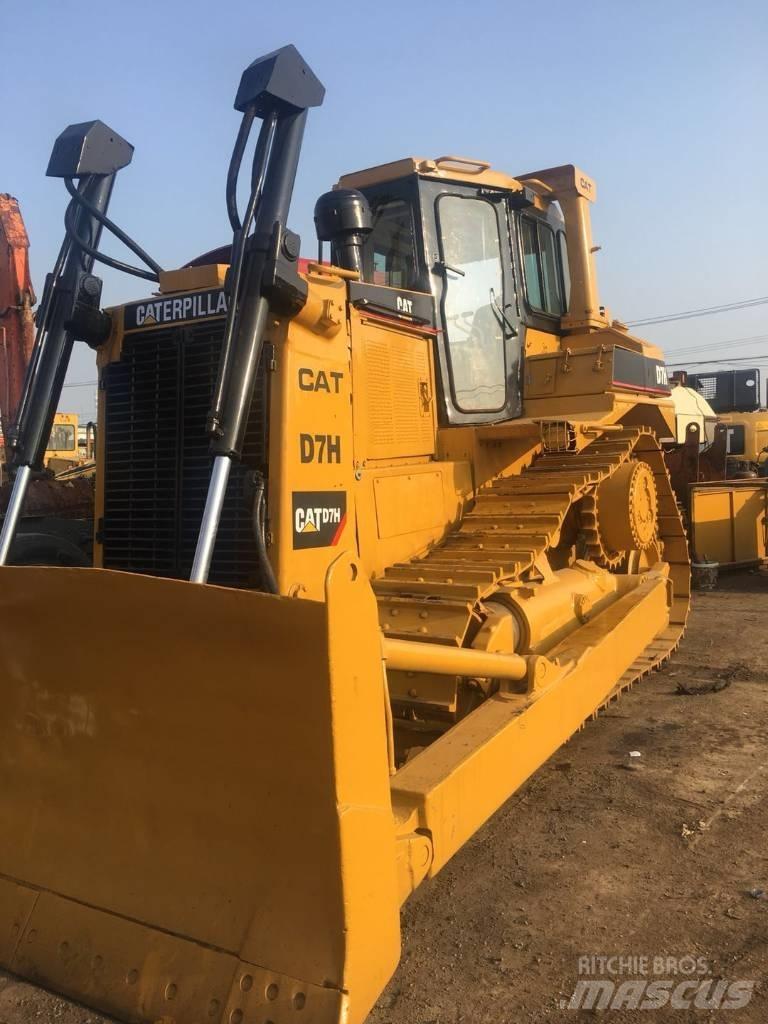 CAT D 7 H بلدوزرات مجنزرة