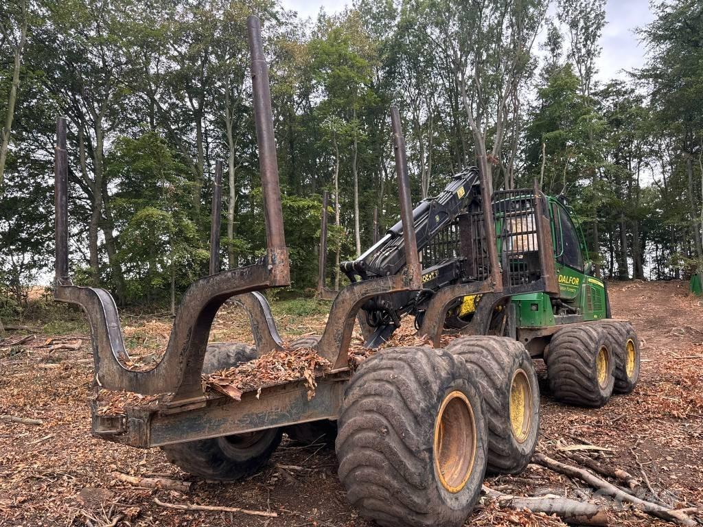 John Deere 1110 E شاحنات