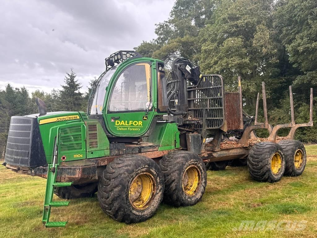 John Deere 1110 E شاحنات