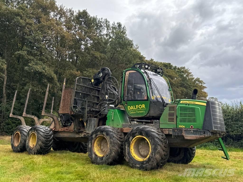 John Deere 1110 E شاحنات