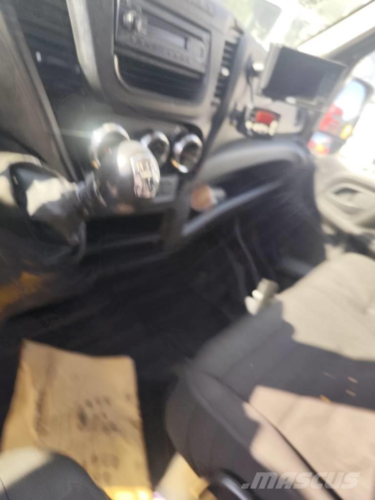 Iveco Daily 35-130 شاحنات الرافعات