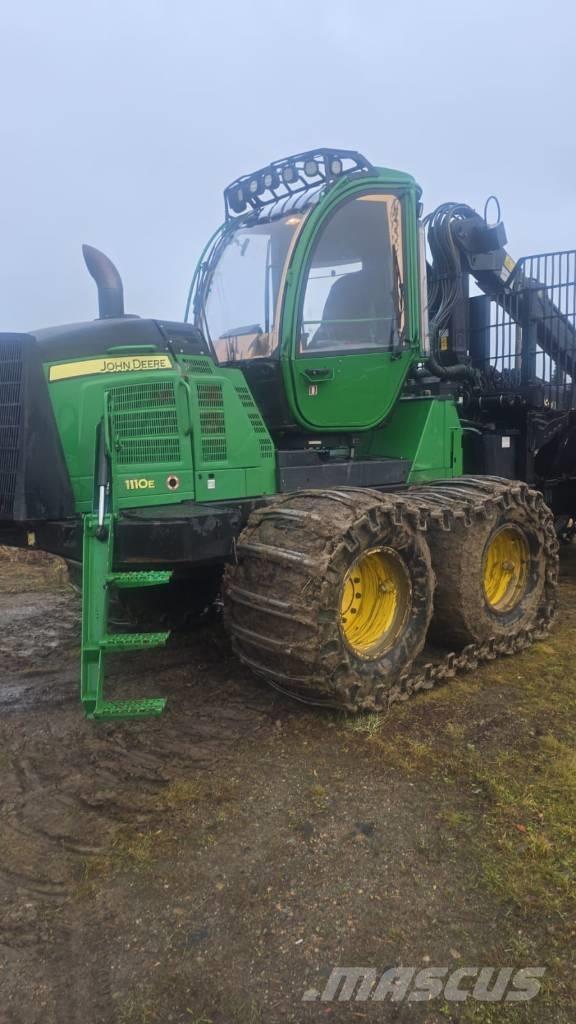 John Deere 1110 E شاحنات