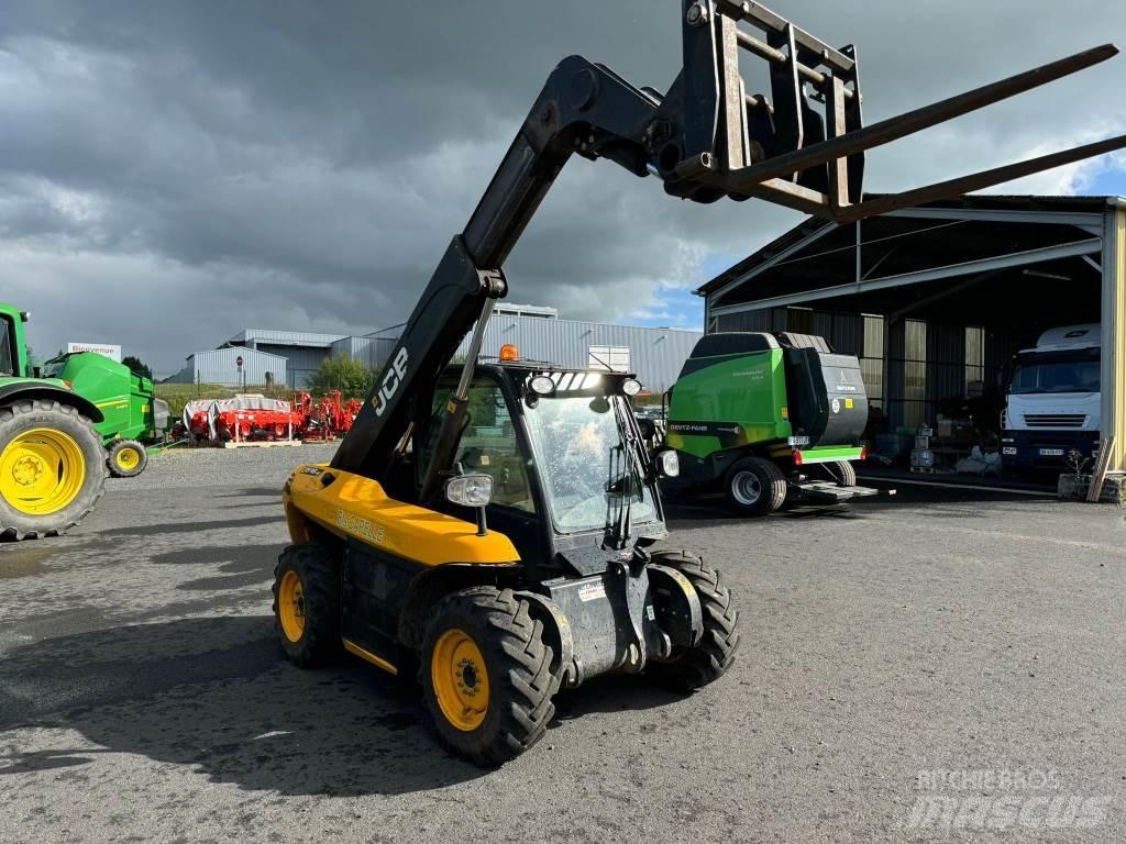 JCB 516 40 COMPACT معدات مناولة لأغراض الزراعة