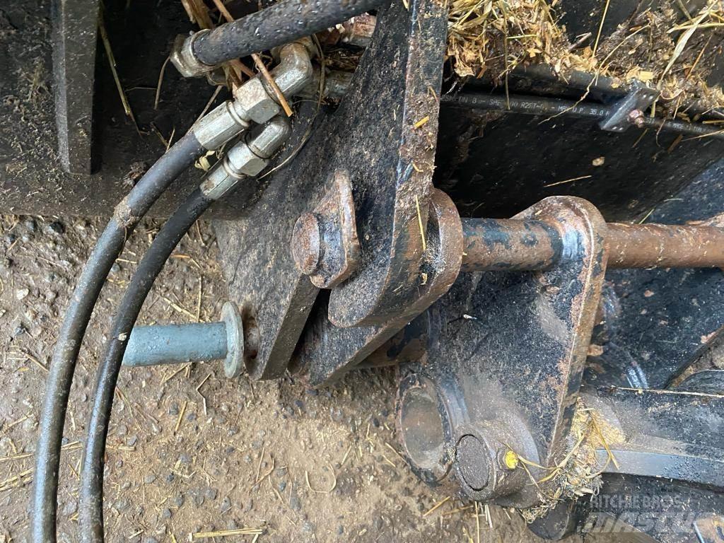 JCB 516 40 COMPACT معدات مناولة لأغراض الزراعة