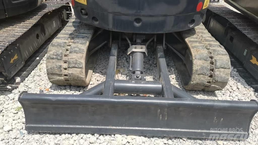 Kubota KX155 حفارات زحافة