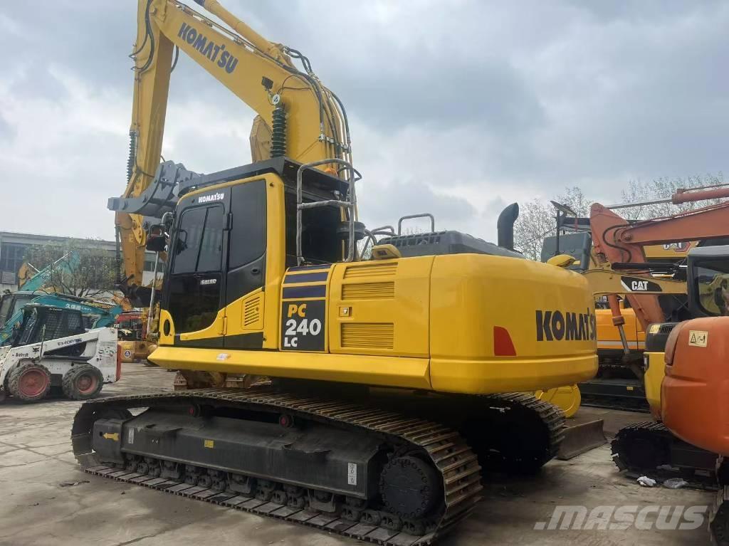 Komatsu PC 240 LC حفارات زحافة
