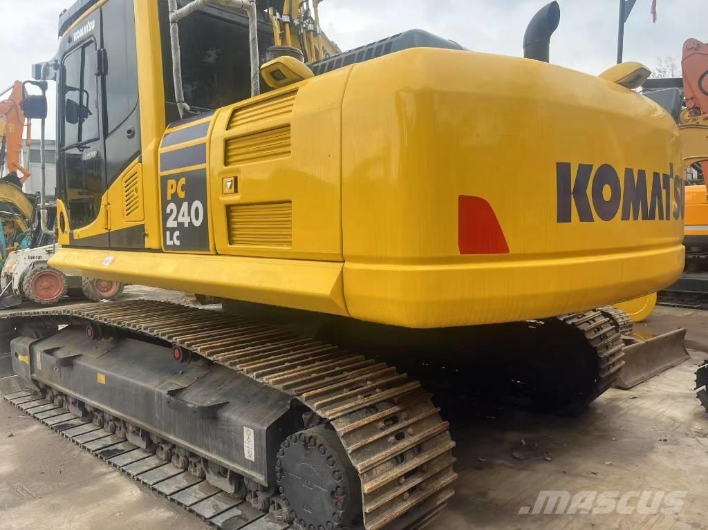 Komatsu PC 240 LC حفارات زحافة