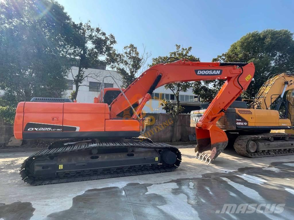 Doosan DX 225 LC حفارات زحافة
