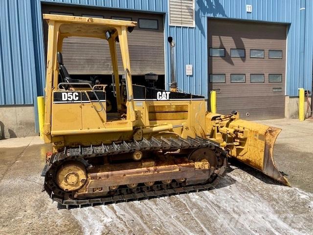 CAT D 5 C بلدوزرات مجنزرة
