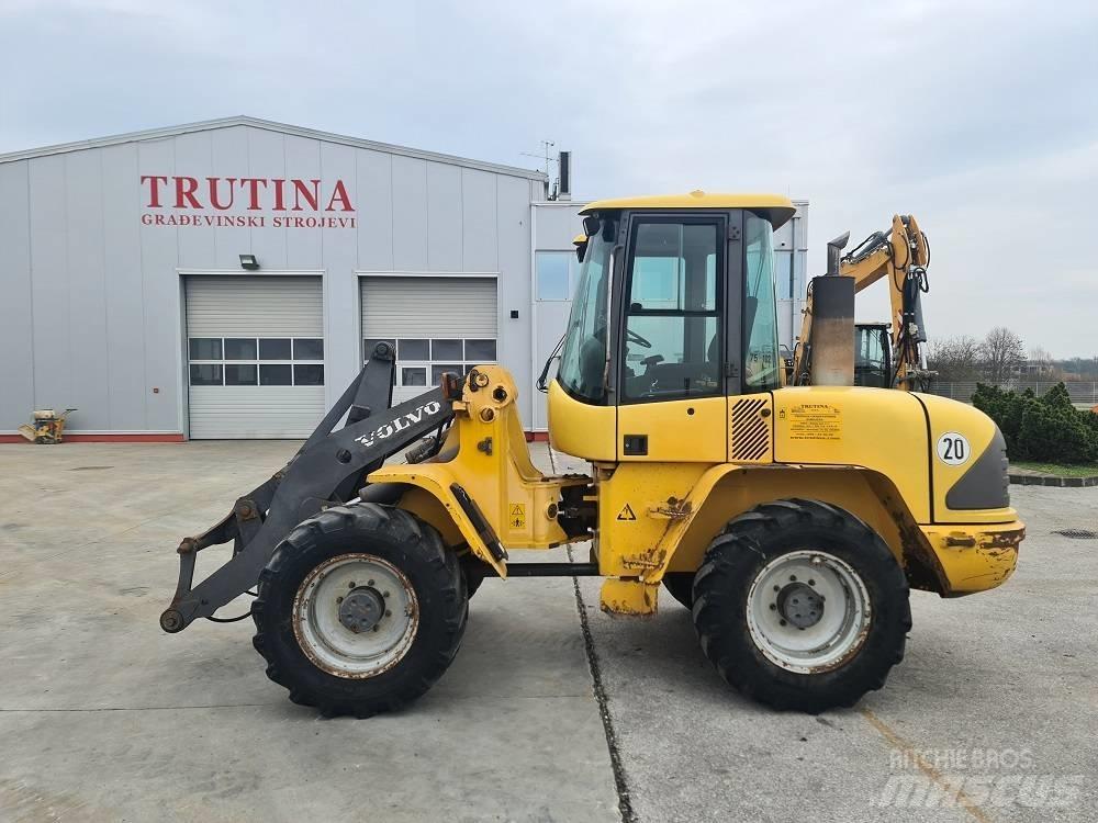 Volvo L 40 B لوادر بعجل