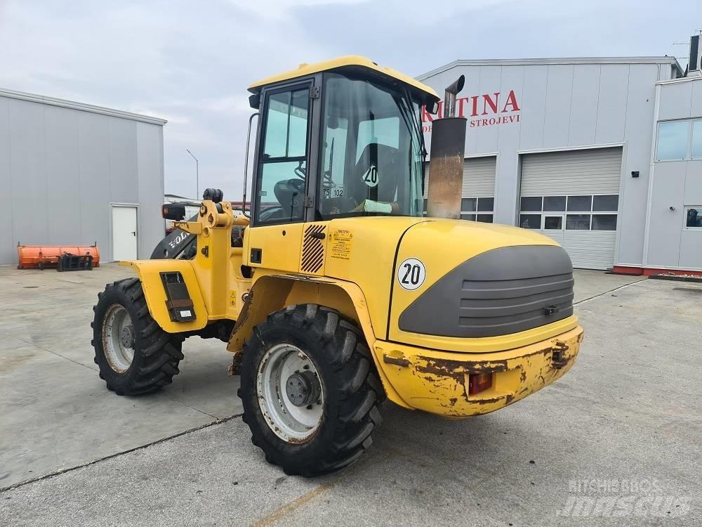 Volvo L 40 B لوادر بعجل