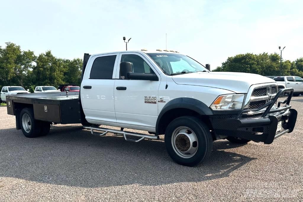 RAM 5500 TRADESMAN شاحنات مسطحة/مفصلية الجوانب