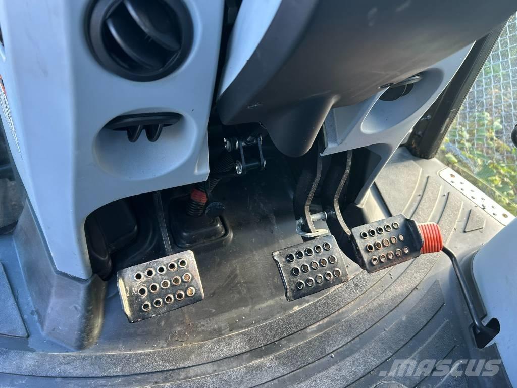 New Holland T 5.105 الجرارات