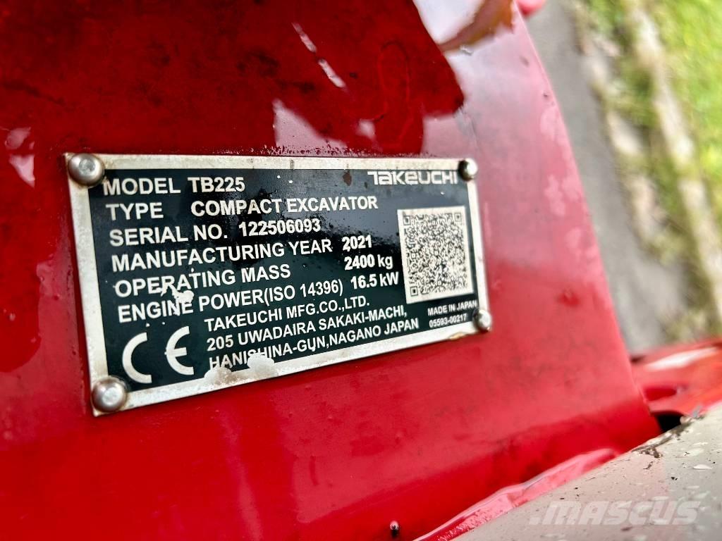 Takeuchi TB 225 حفارات صغيرة أقل من 7 طن (حفارات صغيرة)