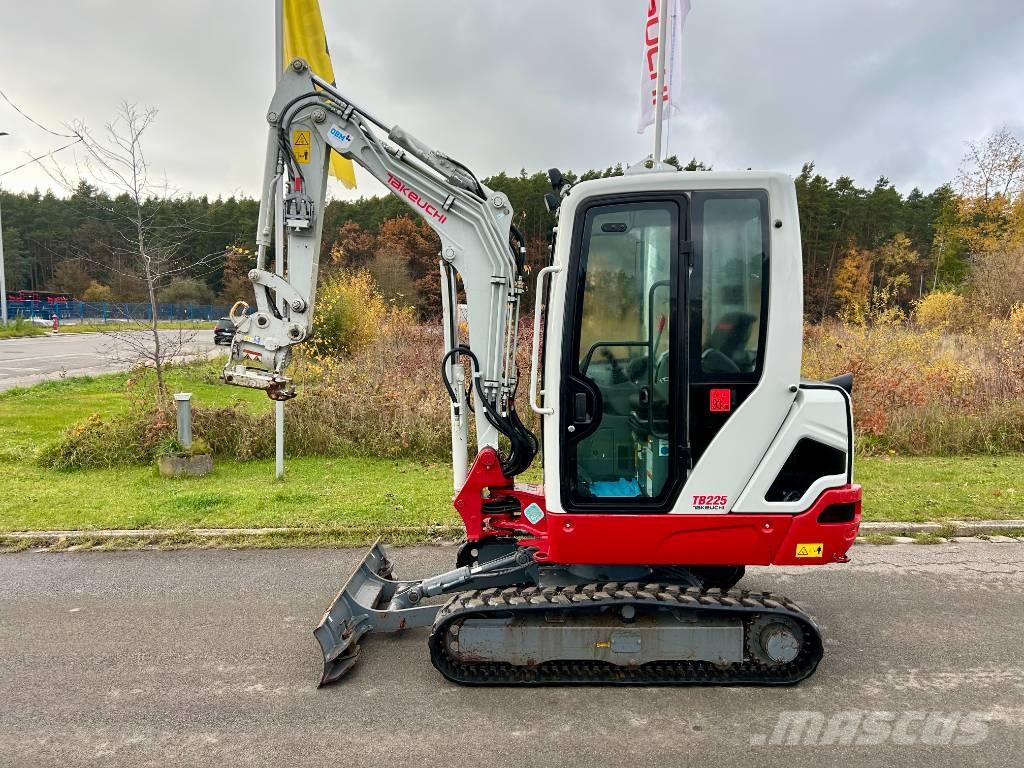 Takeuchi TB 225 حفارات صغيرة أقل من 7 طن (حفارات صغيرة)