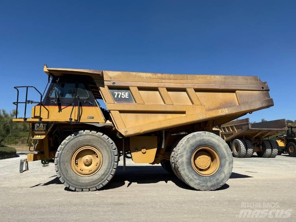 CAT 775 E شاحنات المخلفات الصلبة