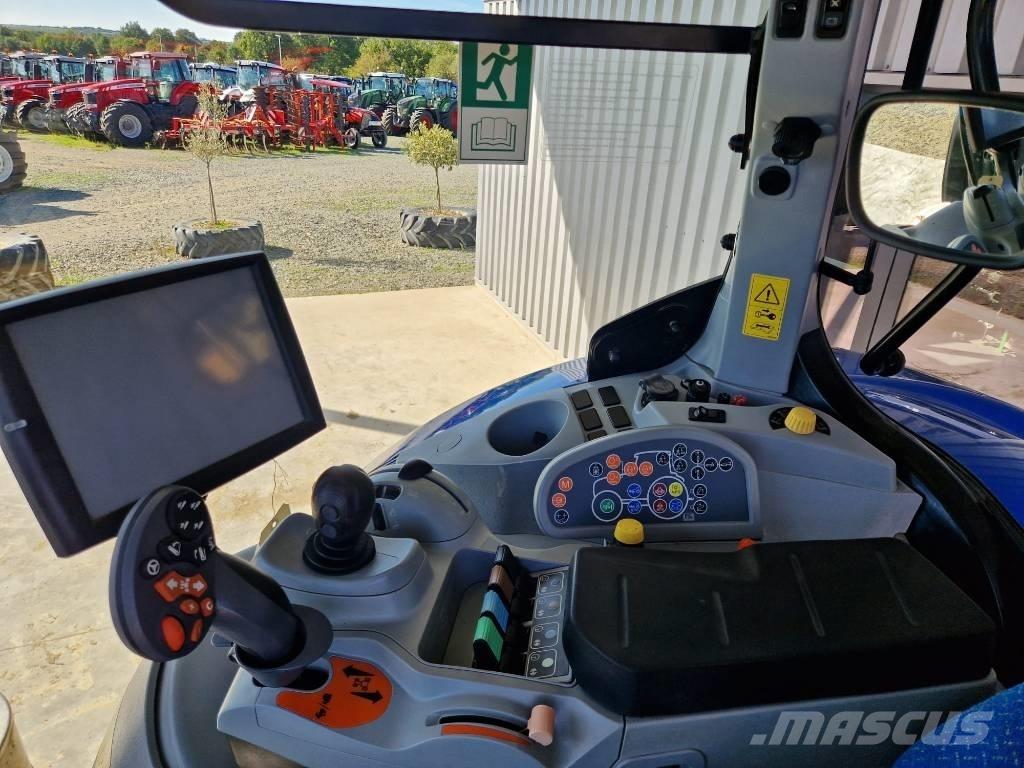 New Holland T 7.235 الجرارات